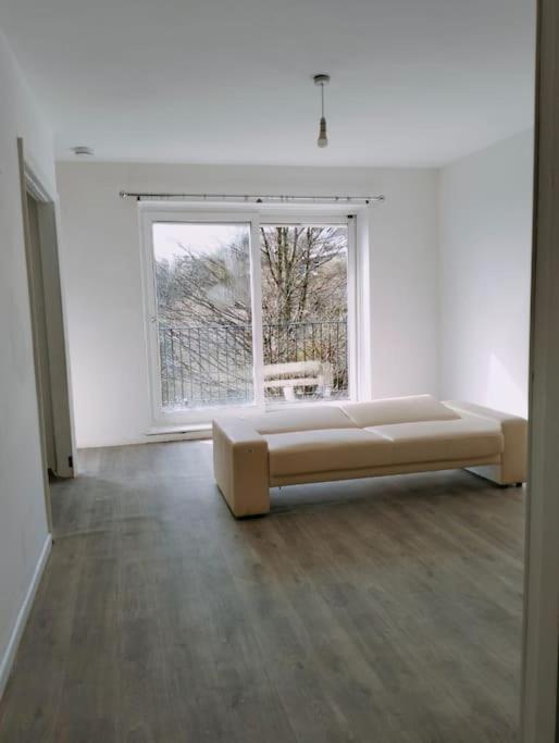 3-bedroom - Private Parking & Spacious - Perfect For Those Working In - By Tailored Holiday home