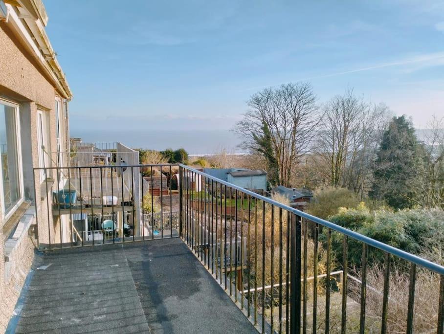 Holiday home 3-bedroom - Private Parking & Spacious - Perfect For Those Working In - By Tailored Swansea