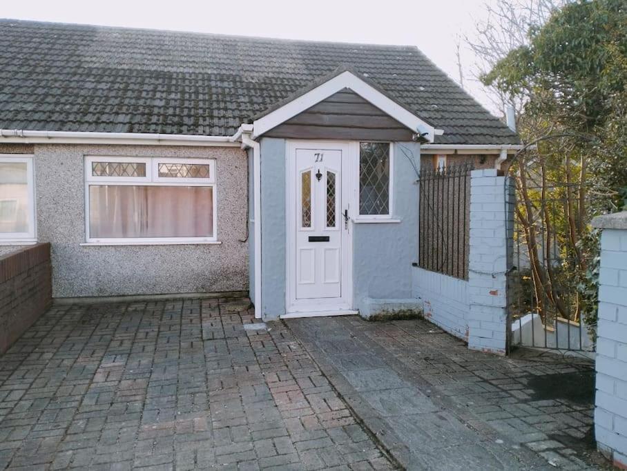 3-bedroom - Private Parking & Spacious - Perfect For Those Working In - By Tailored Holiday home *