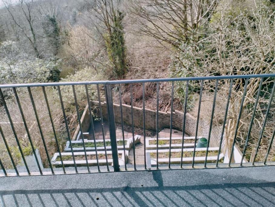 3-bedroom - Private Parking & Spacious - Perfect For Those Working In - By Tailored *